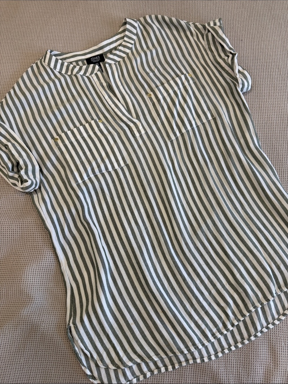 Jones New York Olive and White Striped Short-Sleeve Pullover